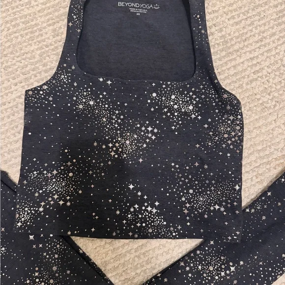 Beyond Yoga Black and White Starry Activewear Set - Picture 4 of 6